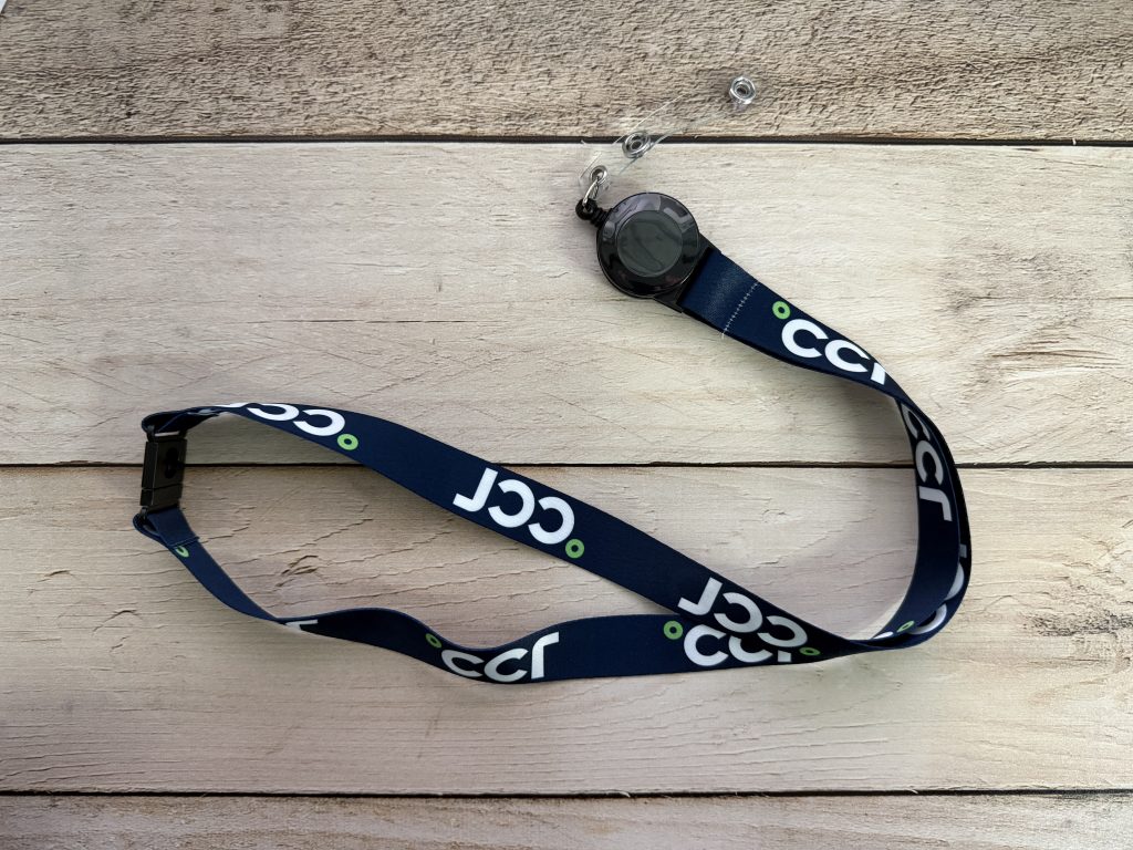 Lanyard corporativo personalizado con portatarjetas retráctil